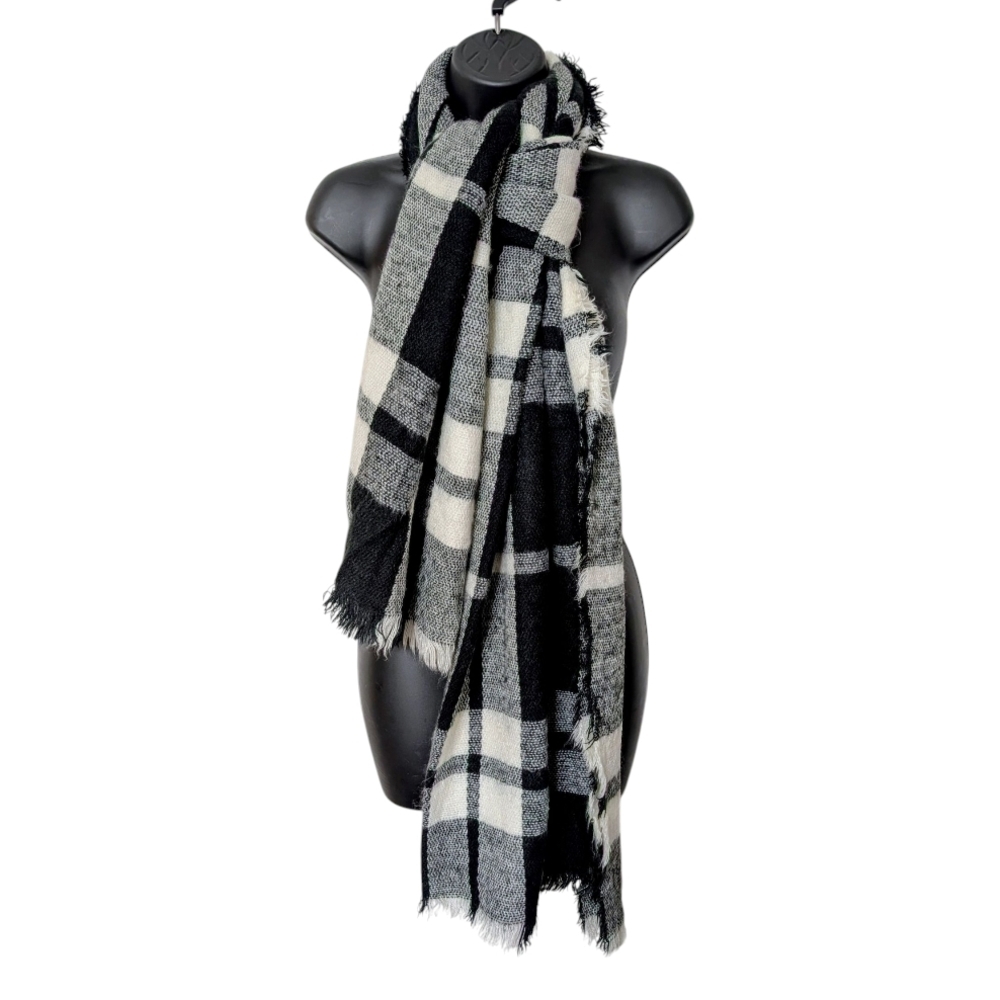 Old Navy‎ Black and White Buffalo Plaid Large Scarf